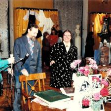 Выставка и конференция, посвящённые 25-летию полевых работ. И. В. Поздеева и журналисты. 1990 г.